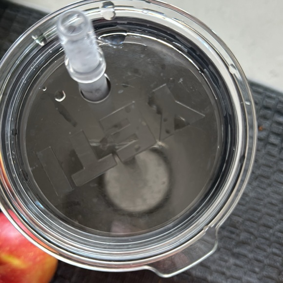 Yeti 26 ounce tumbler - Picture 3 of 3